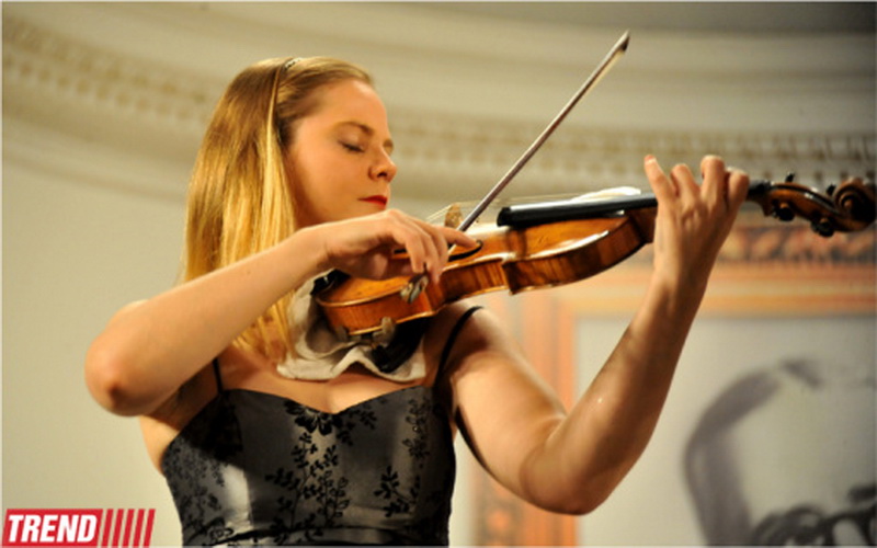 Solenne Paidassi (violin, France)